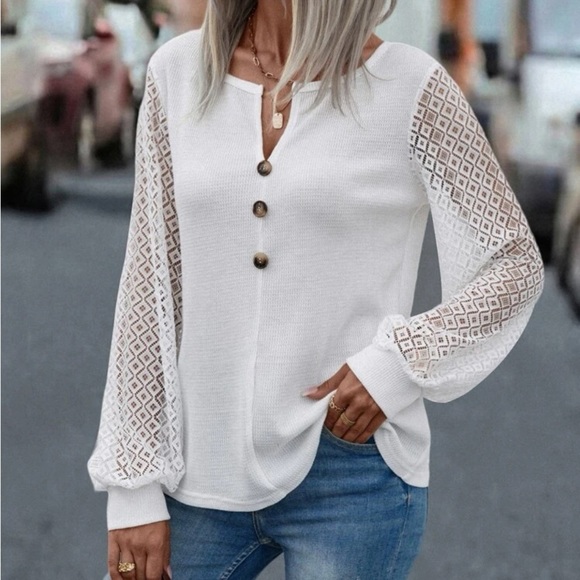New white contrast lace sleeve top - Picture 2 of 6